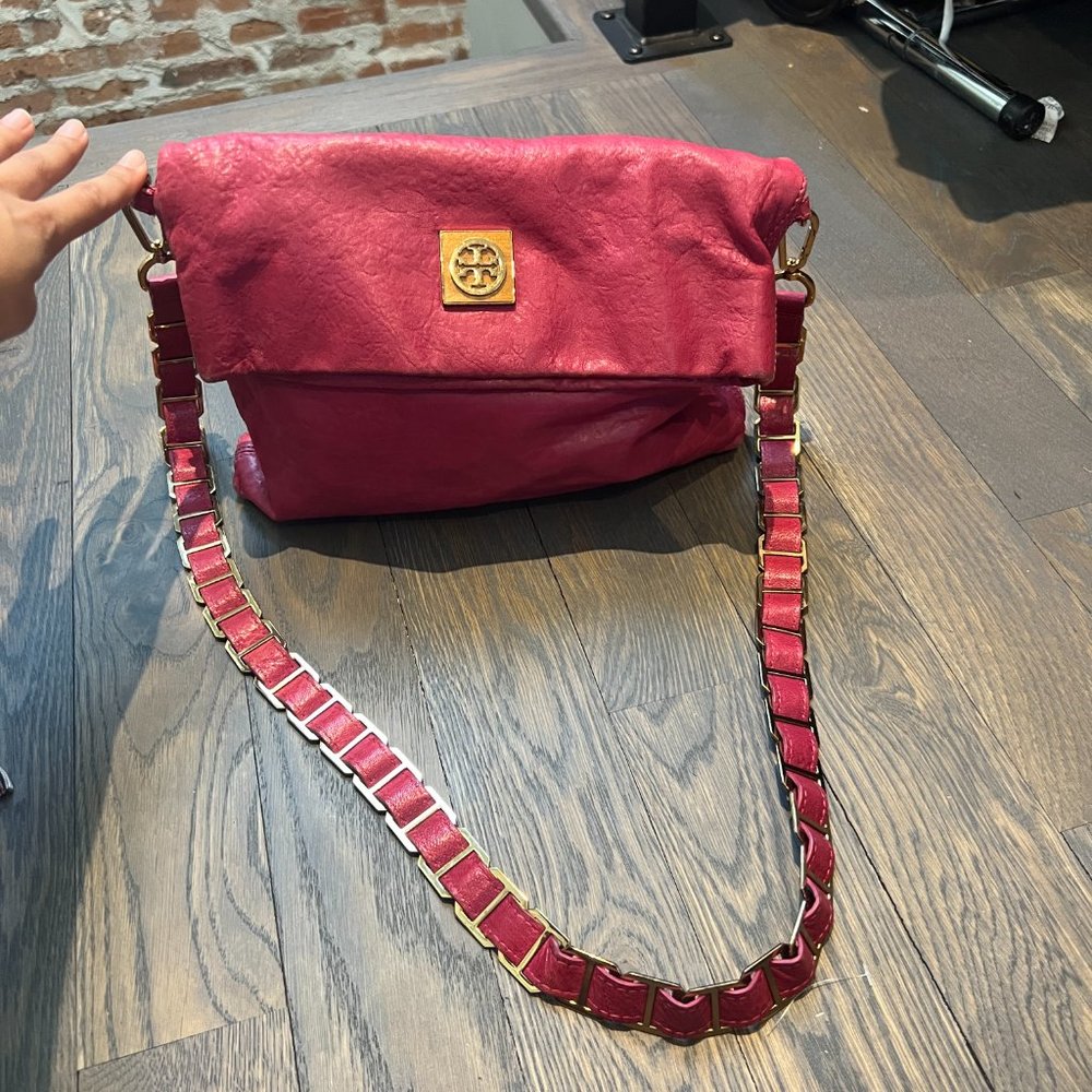 Tory Burch Pink Leather Crossbody Fold-Over Bag with Gold Logo - Picture 2 of 4